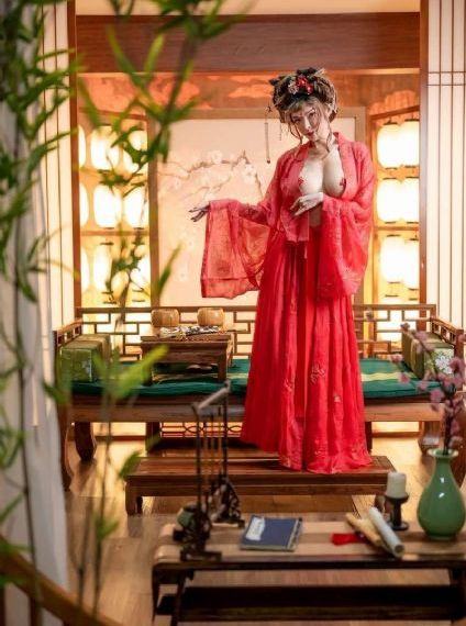 欧美杏色妆容_高清完整视频