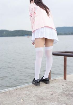 欧美慵懒卷发男_超清在线播放